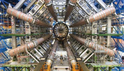 CERN 加速器控制电脑从 Red Hat 系迁移到 Debian,开源系统技术资讯配图