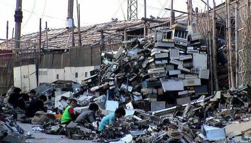 AI 数据中心建设浪潮将产生海量电子垃圾,科技产业环保技术资讯配图