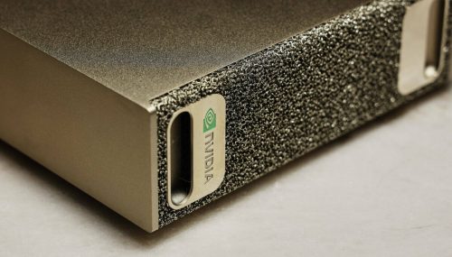 英伟达推出 64GB 内存版 DGX Spark 售价约 4999 美元,AI 硬件技术资讯配图